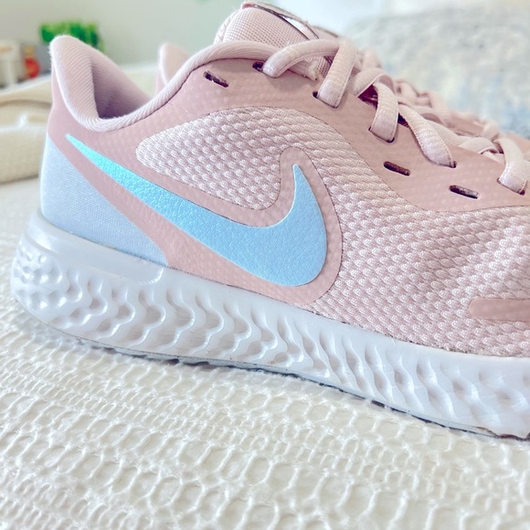 Nike Women's Pink Running Shoes - Picture 10 of 13